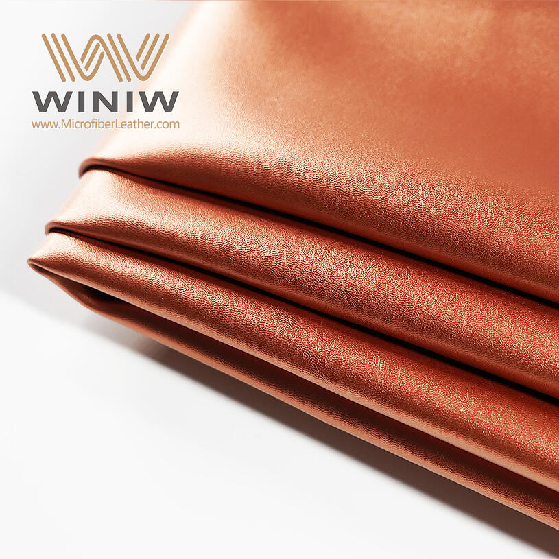 Perfect for those who seek both style and functionality in their gear bags, our microfiber leather ensures a sleek, professional look that stands the test of time