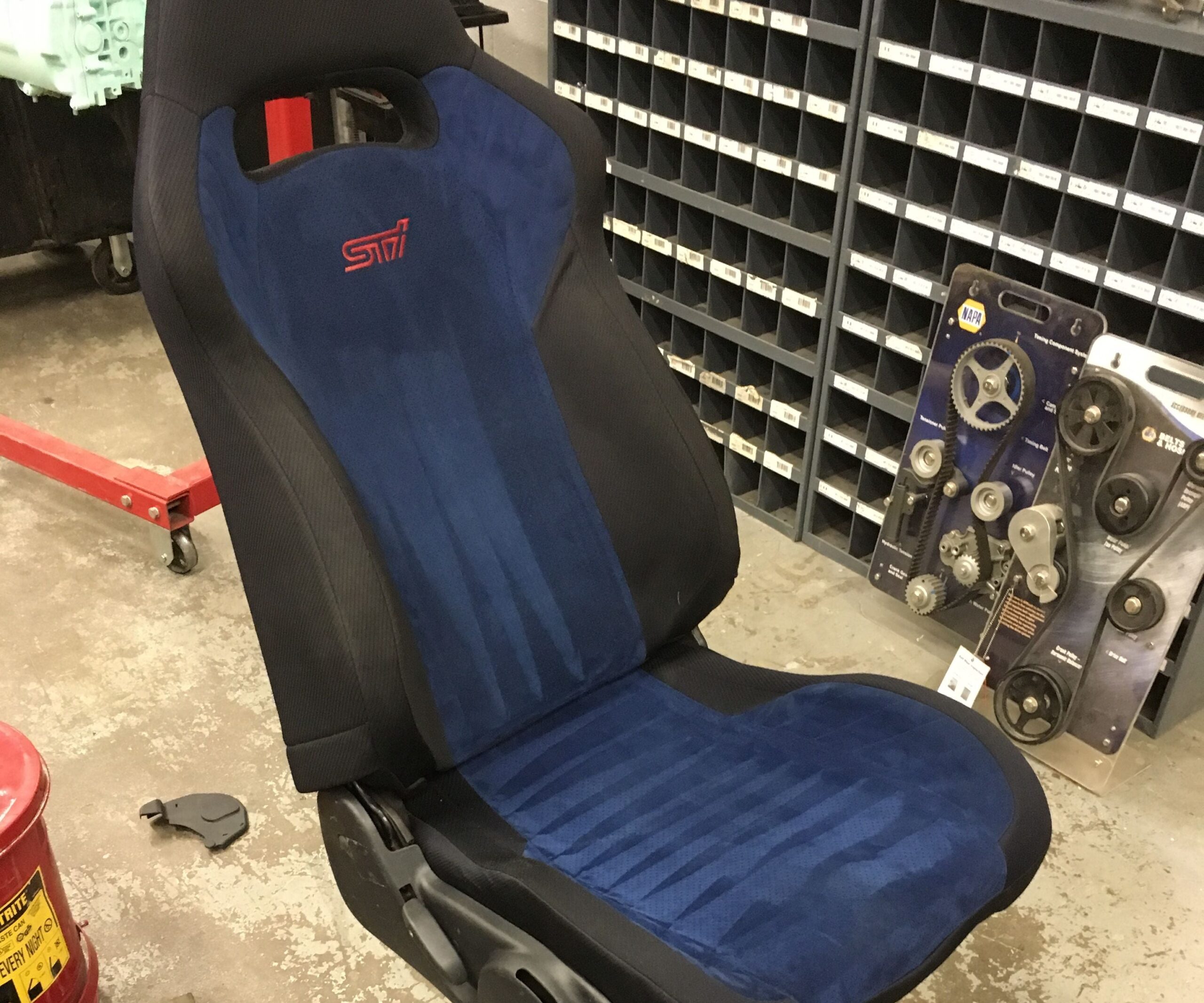 An application scenario or product detail of alcantara car seats - Image 19