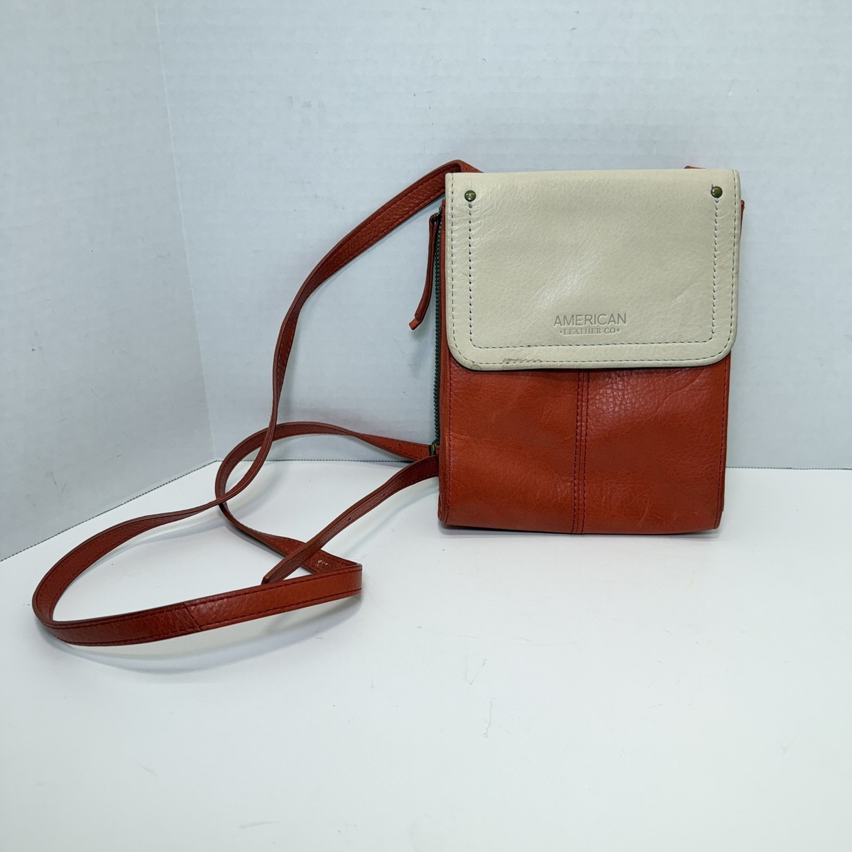 An application scenario or product detail of american leather company crossbody - Image 2