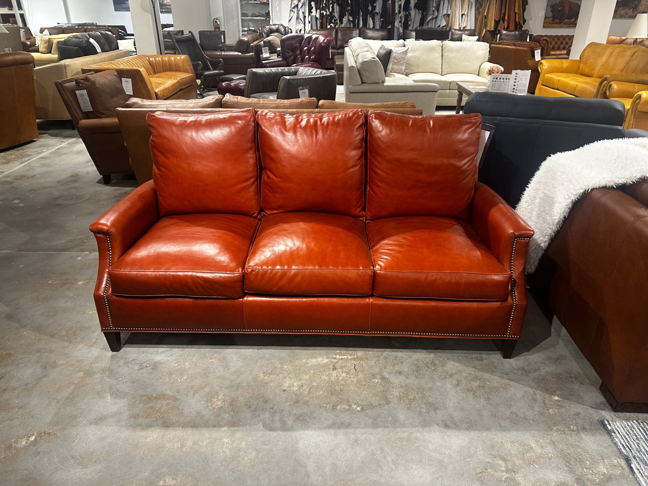 An application scenario or product detail of american leather factory outlet - Image 10