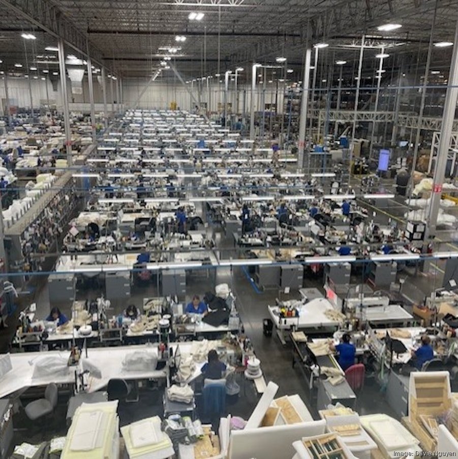 An application scenario or product detail of american leather factory outlet - Image 12