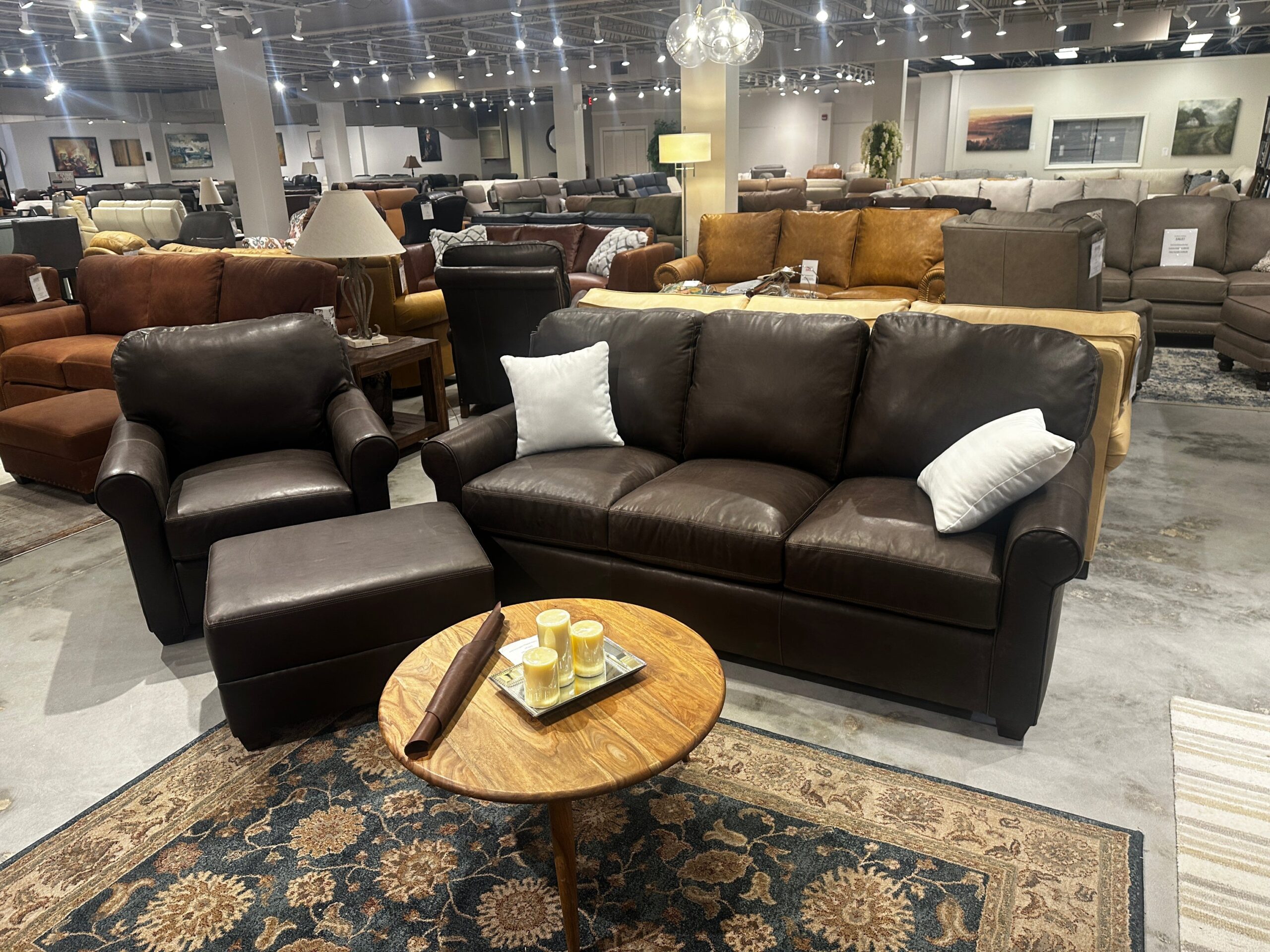 An application scenario or product detail of american leather factory outlet - Image 18