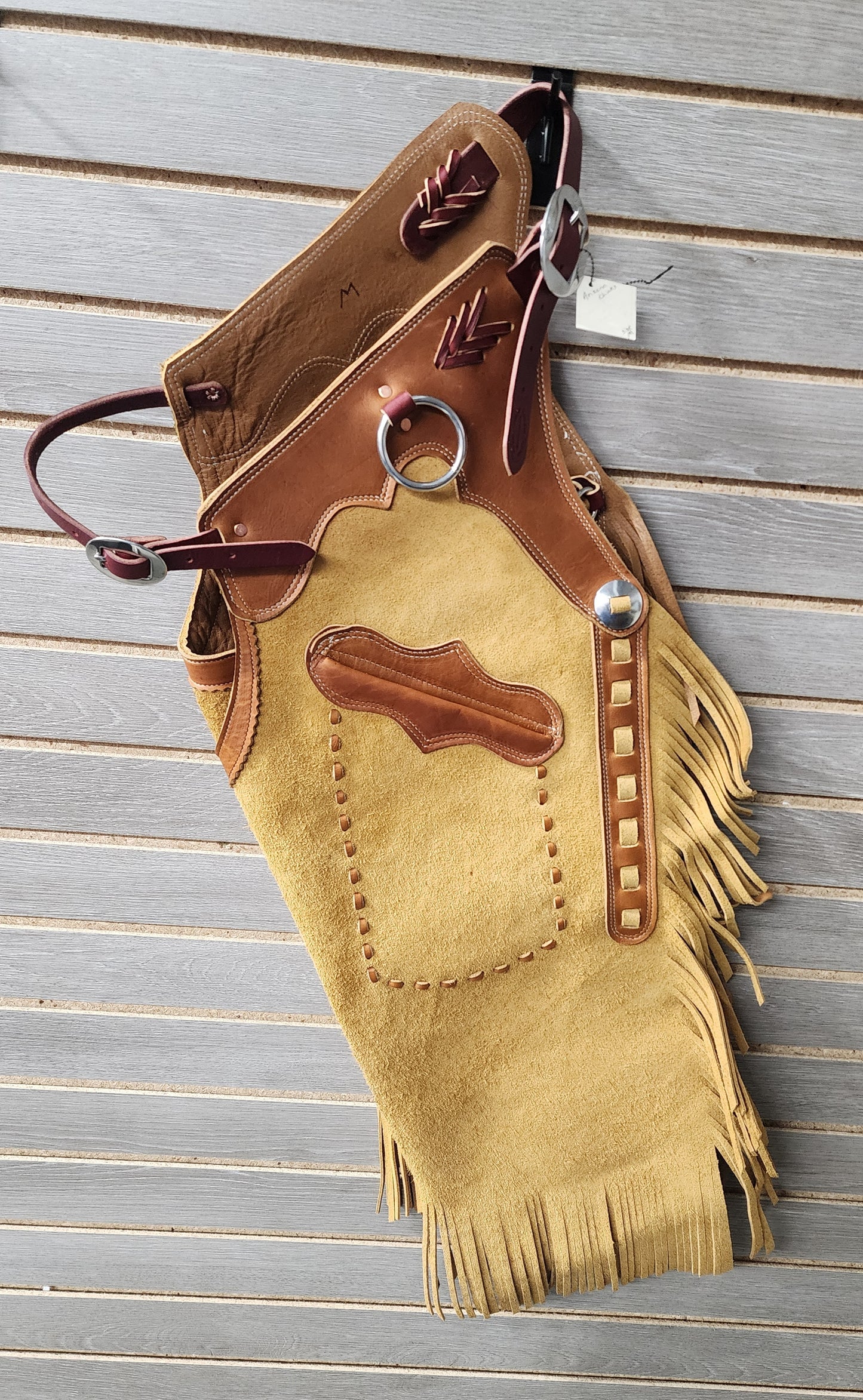 An application scenario or product detail of arizona leather chino - Image 18