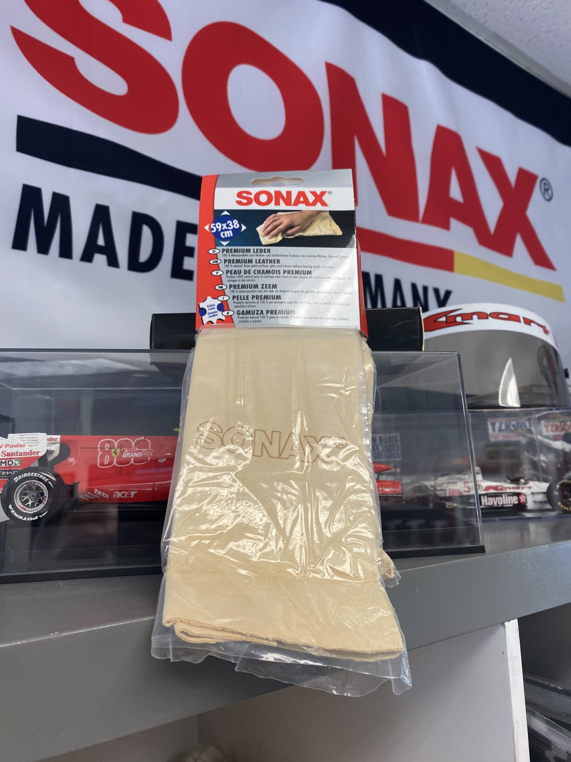 An application scenario or product detail of best chamois leather for cars - Image 17