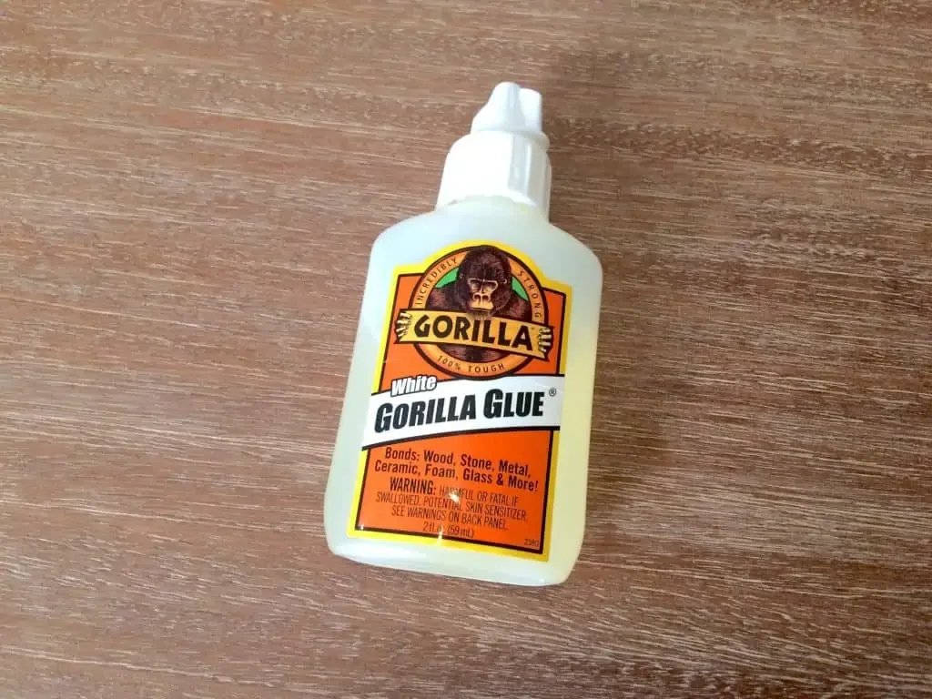 Featured image for the best glue for leather and fabric guide