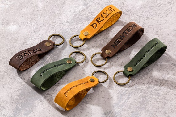 An application scenario or product detail of bulk leather keychains - Image 7