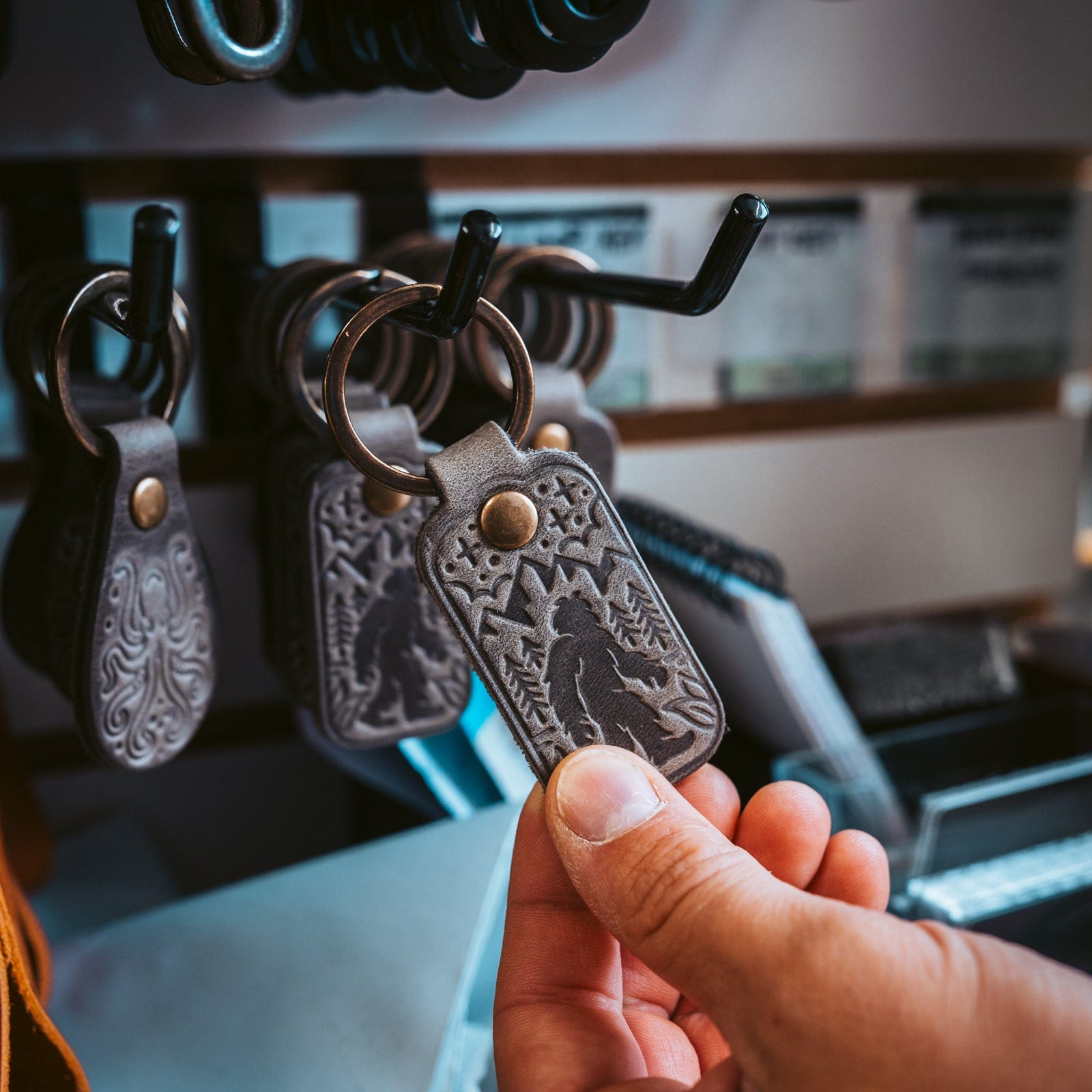An application scenario or product detail of bulk leather keychains - Image 12