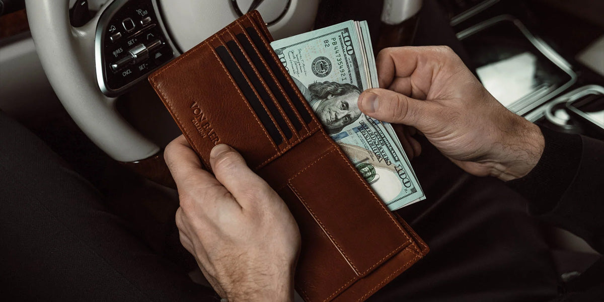 An application scenario or product detail of bulk leather wallets - Image 6