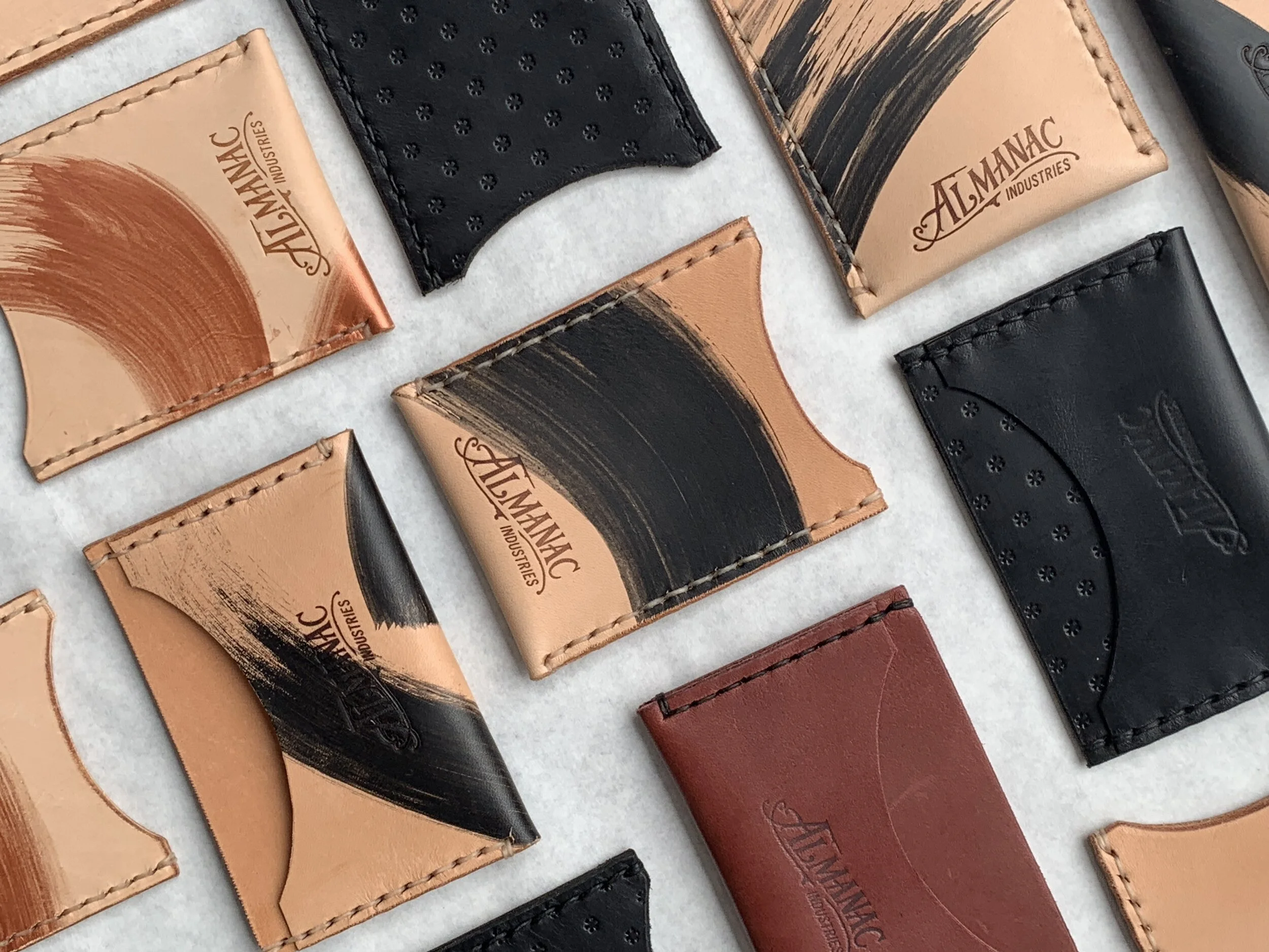 An application scenario or product detail of bulk leather wallets - Image 13