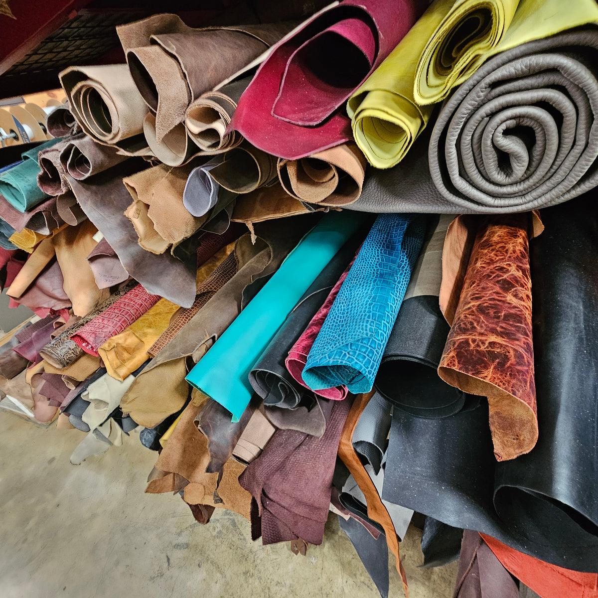 An application scenario or product detail of buy bulk leather material - Image 9