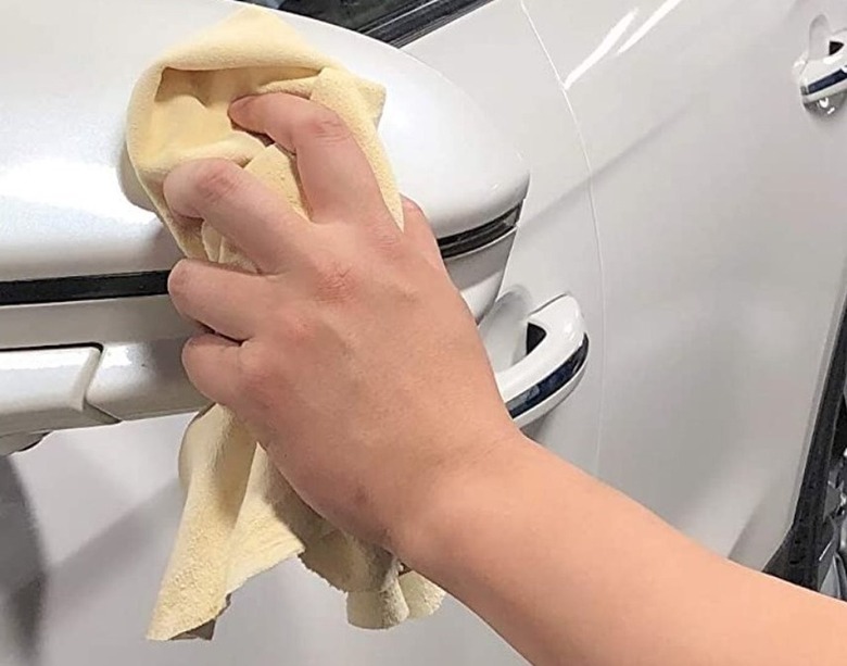 An application scenario or product detail of clean a chamois - Image 10