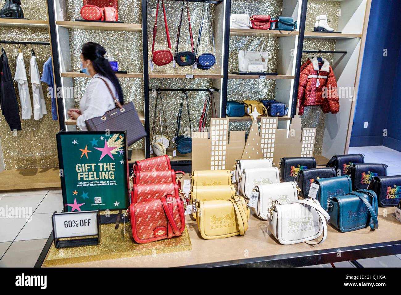 An application scenario or product detail of coach factory outlet leather bags - Image 18