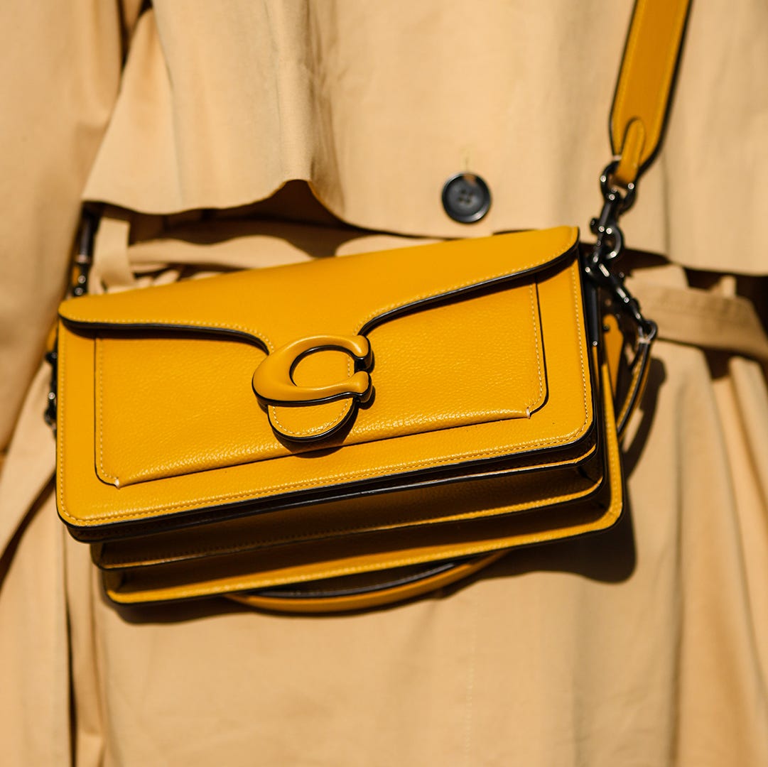 An application scenario or product detail of coach factory outlet leather bags - Image 21
