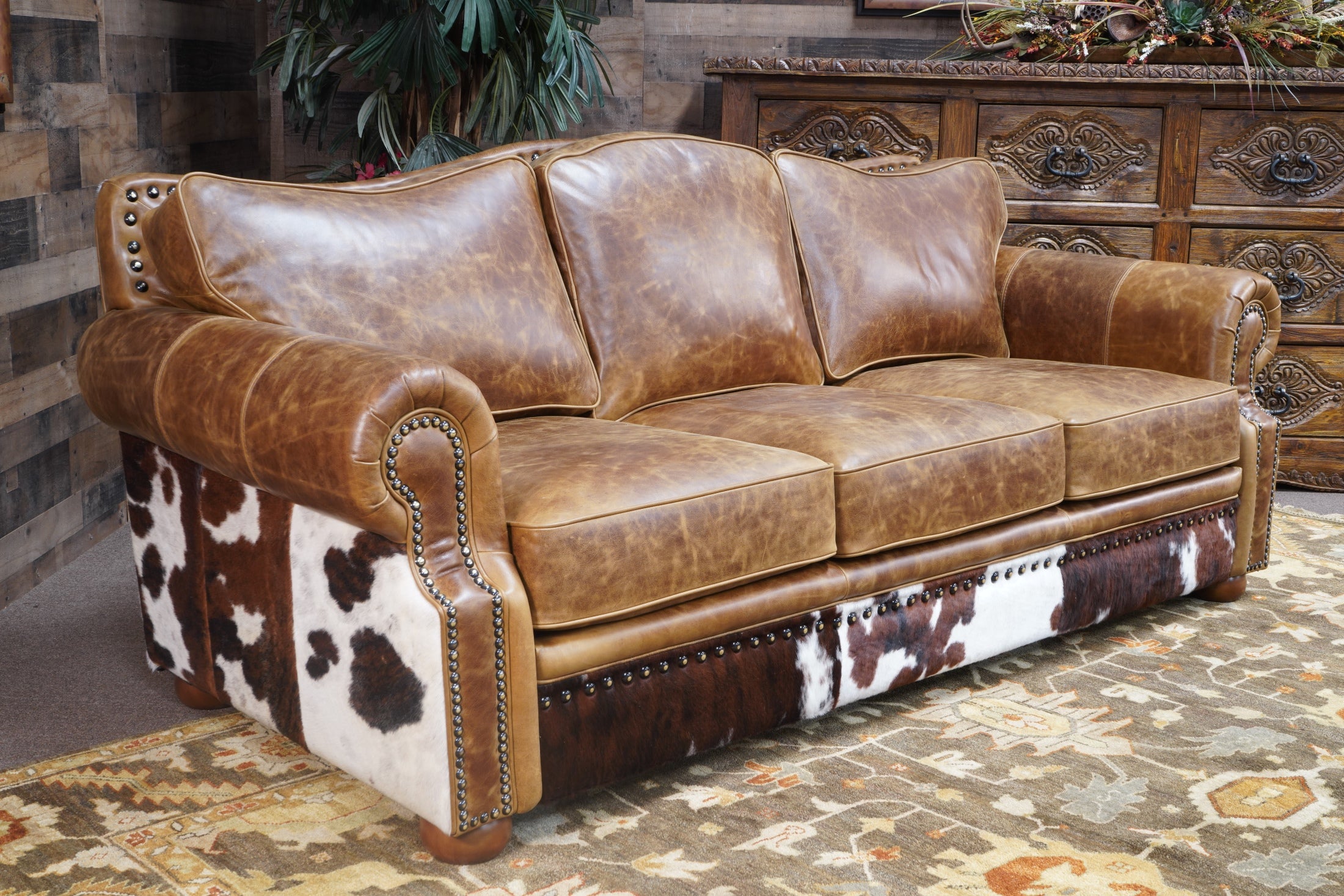 An application scenario or product detail of cowhide leather couch - Image 1