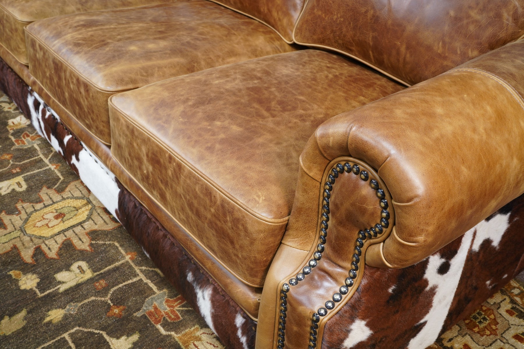 An application scenario or product detail of cowhide leather couch - Image 6