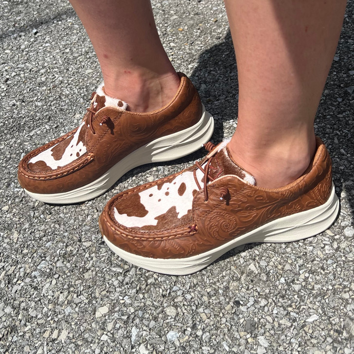 An application scenario or product detail of cowhide shoes women's - Image 17
