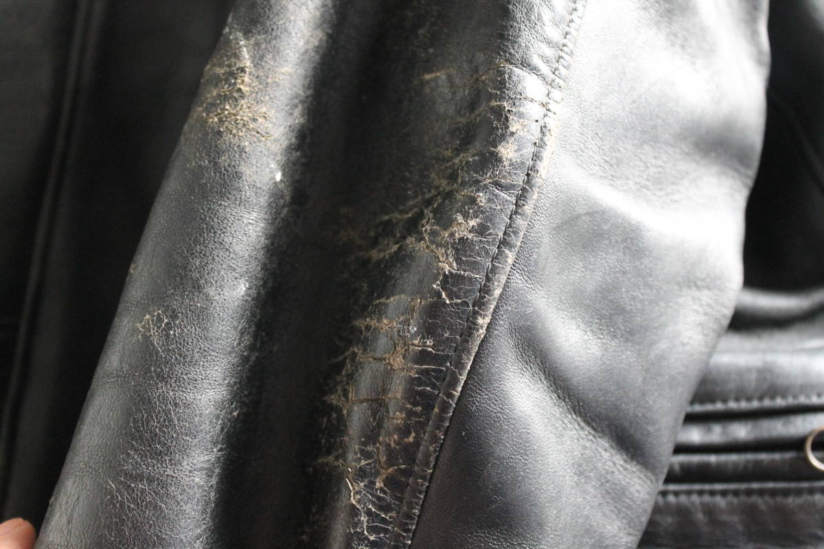An application scenario or product detail of cracked leather - Image 16
