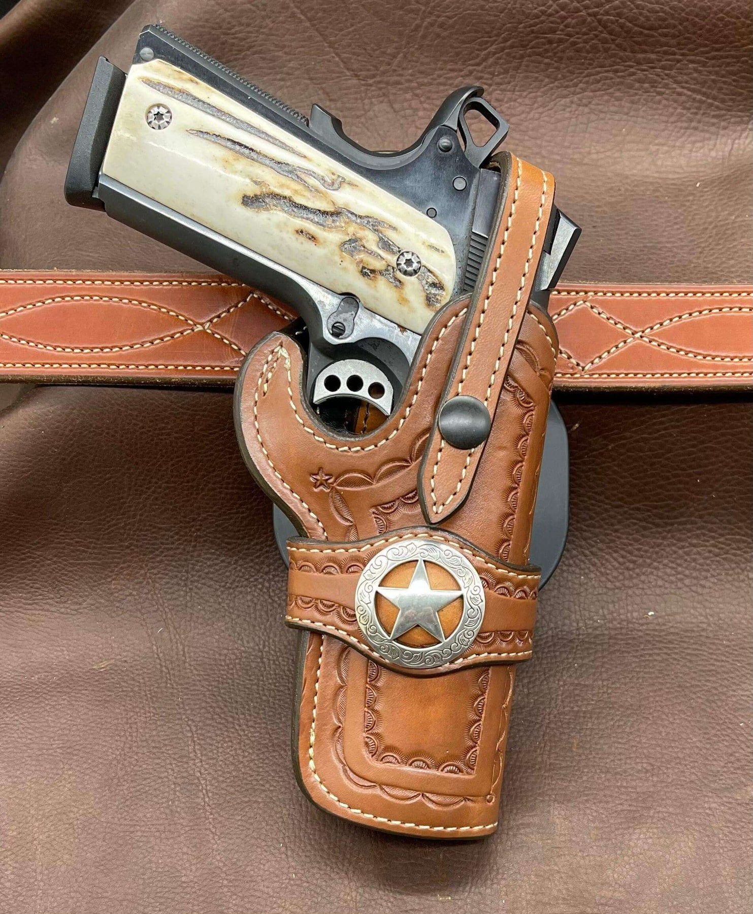 An application scenario or product detail of custom 1911 holsters leather - Image 8
