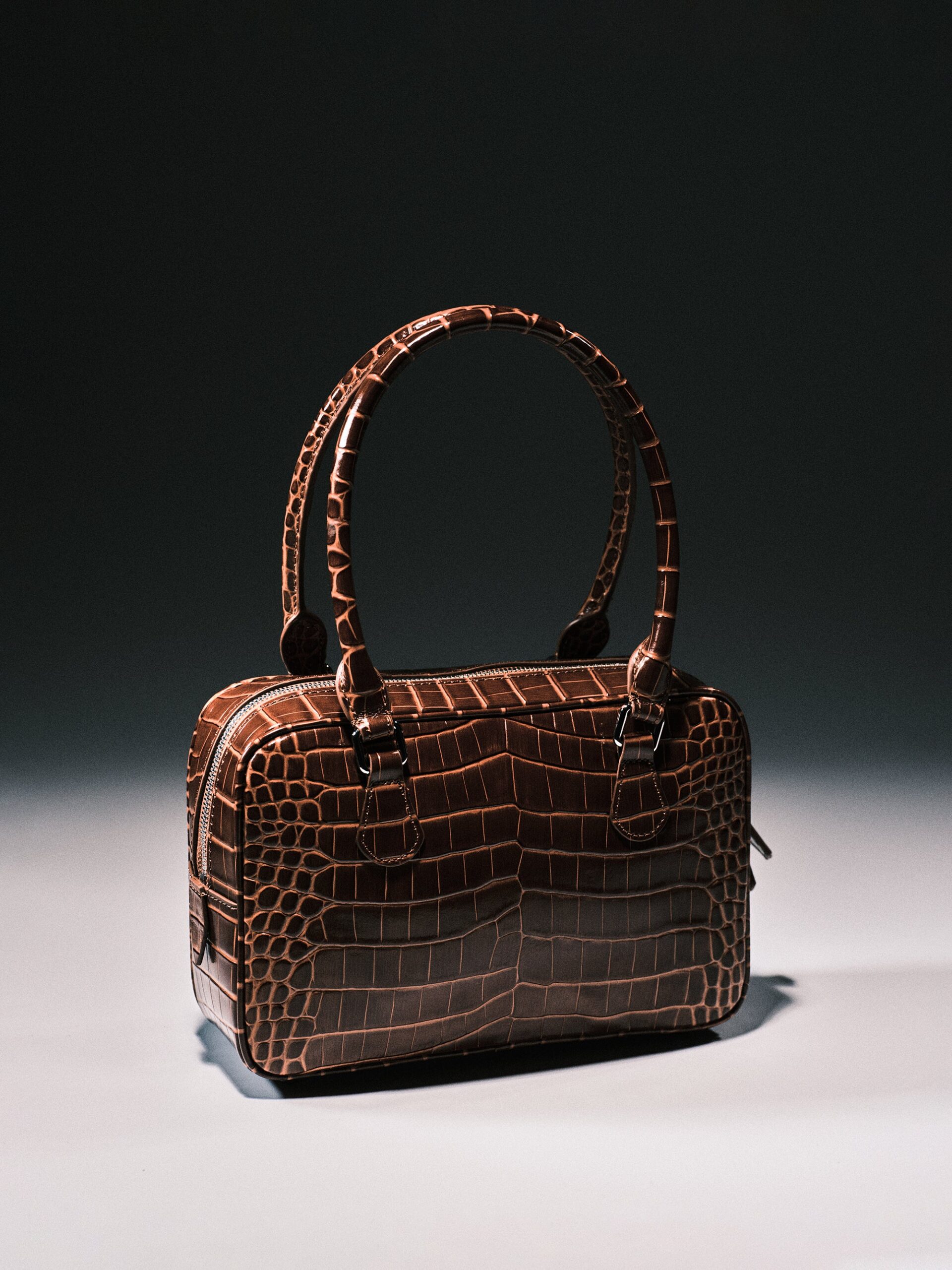 An application scenario or product detail of custom embossed leather bag - Image 14