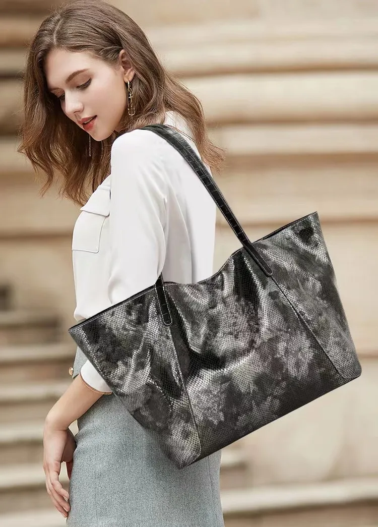 An application scenario or product detail of custom embossed leather bag - Image 16