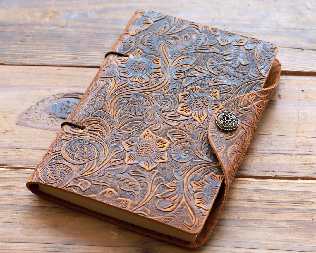 An application scenario or product detail of custom embossed leather journal - Image 22