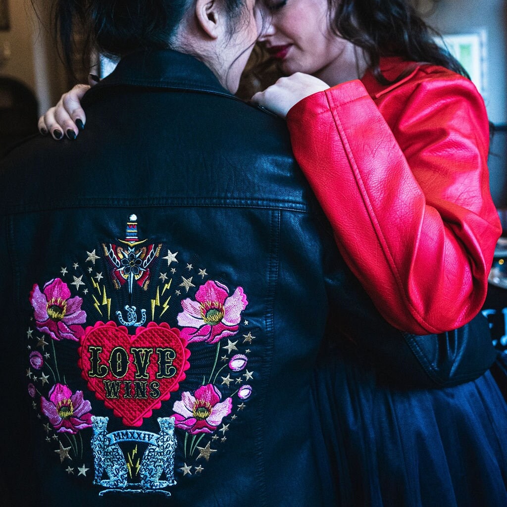 An application scenario or product detail of custom embroidered leather jackets - Image 11