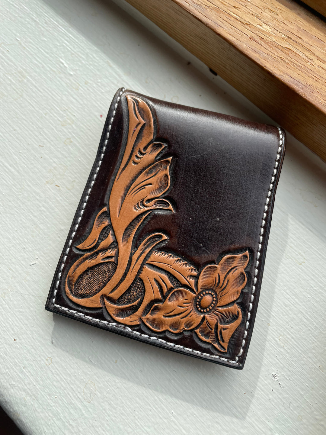 An application scenario or product detail of custom hand tooled leather wallets - Image 11