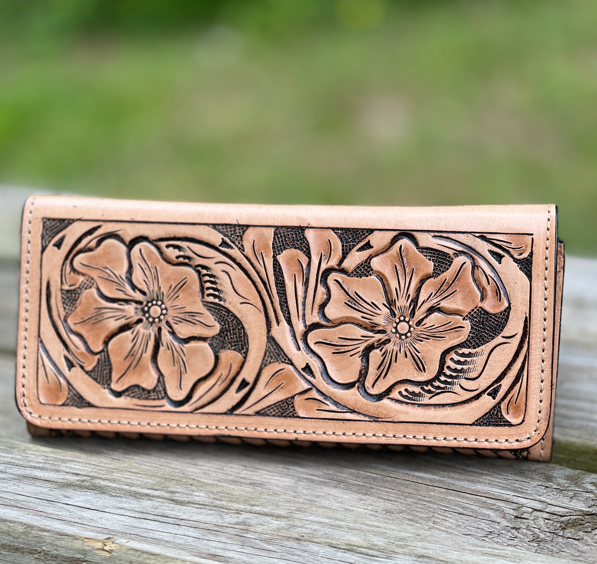 An application scenario or product detail of custom hand tooled leather wallets - Image 13