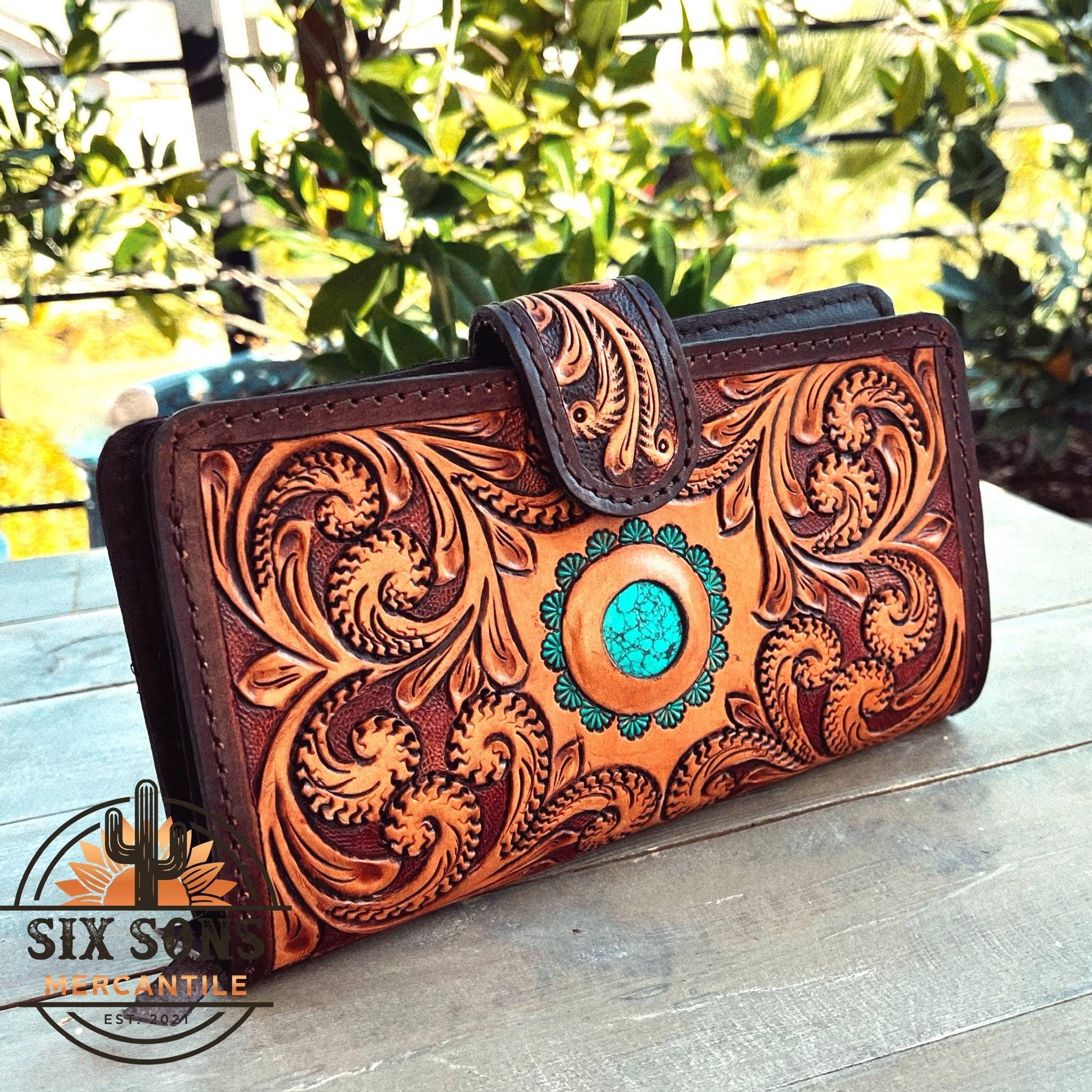 An application scenario or product detail of custom hand tooled leather wallets - Image 15