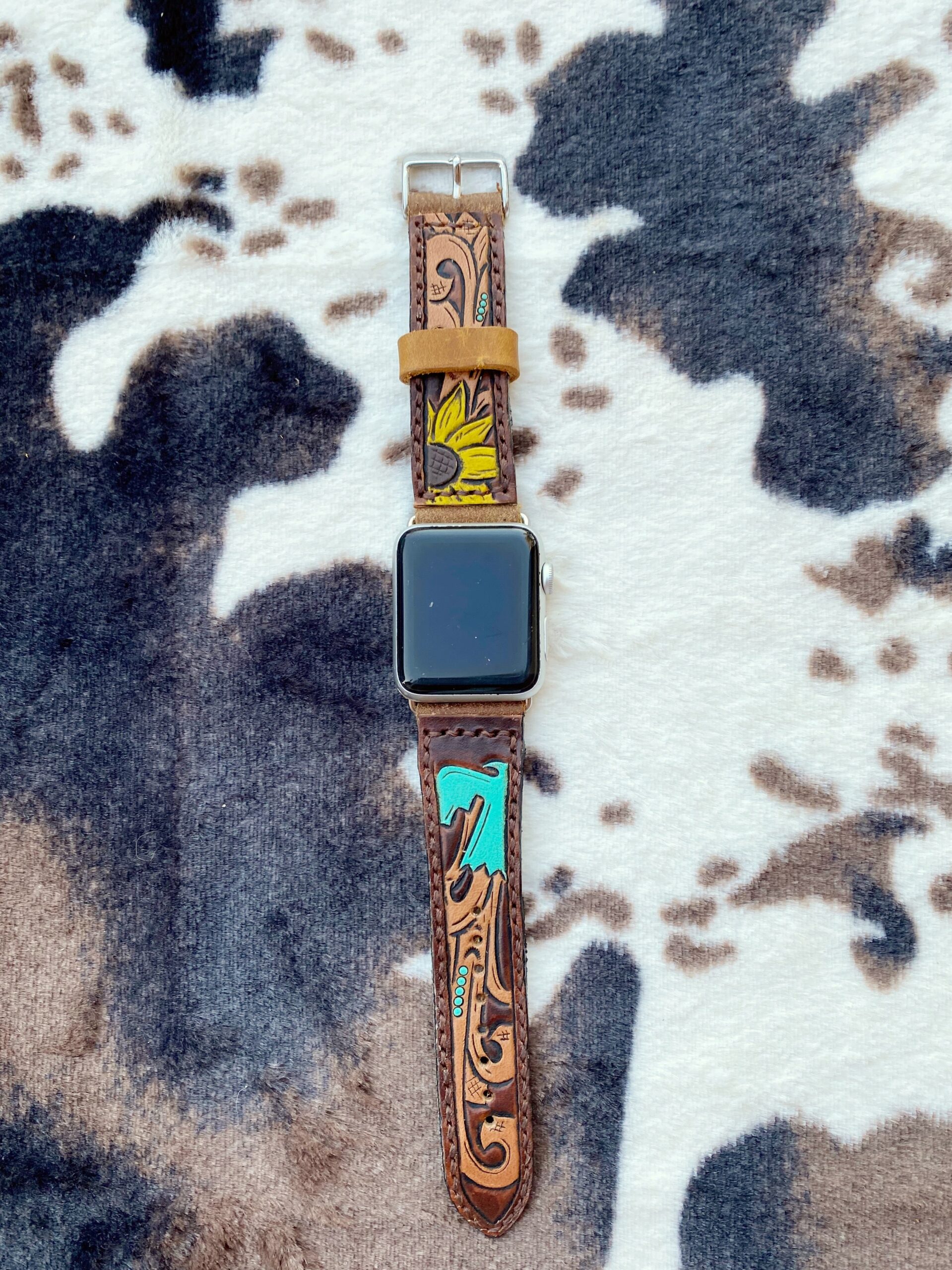 An application scenario or product detail of custom leather apple watch bands - Image 8