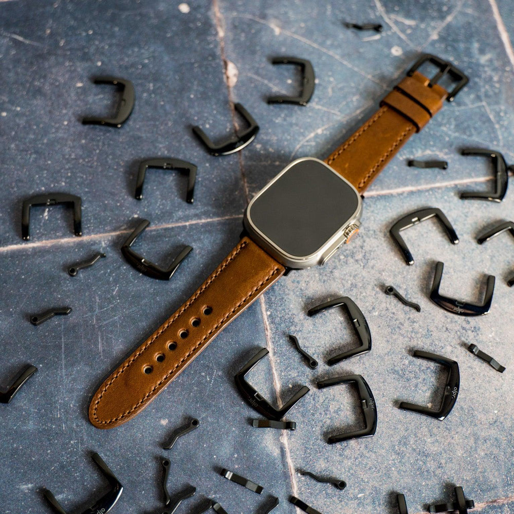 An application scenario or product detail of custom leather apple watch bands - Image 15