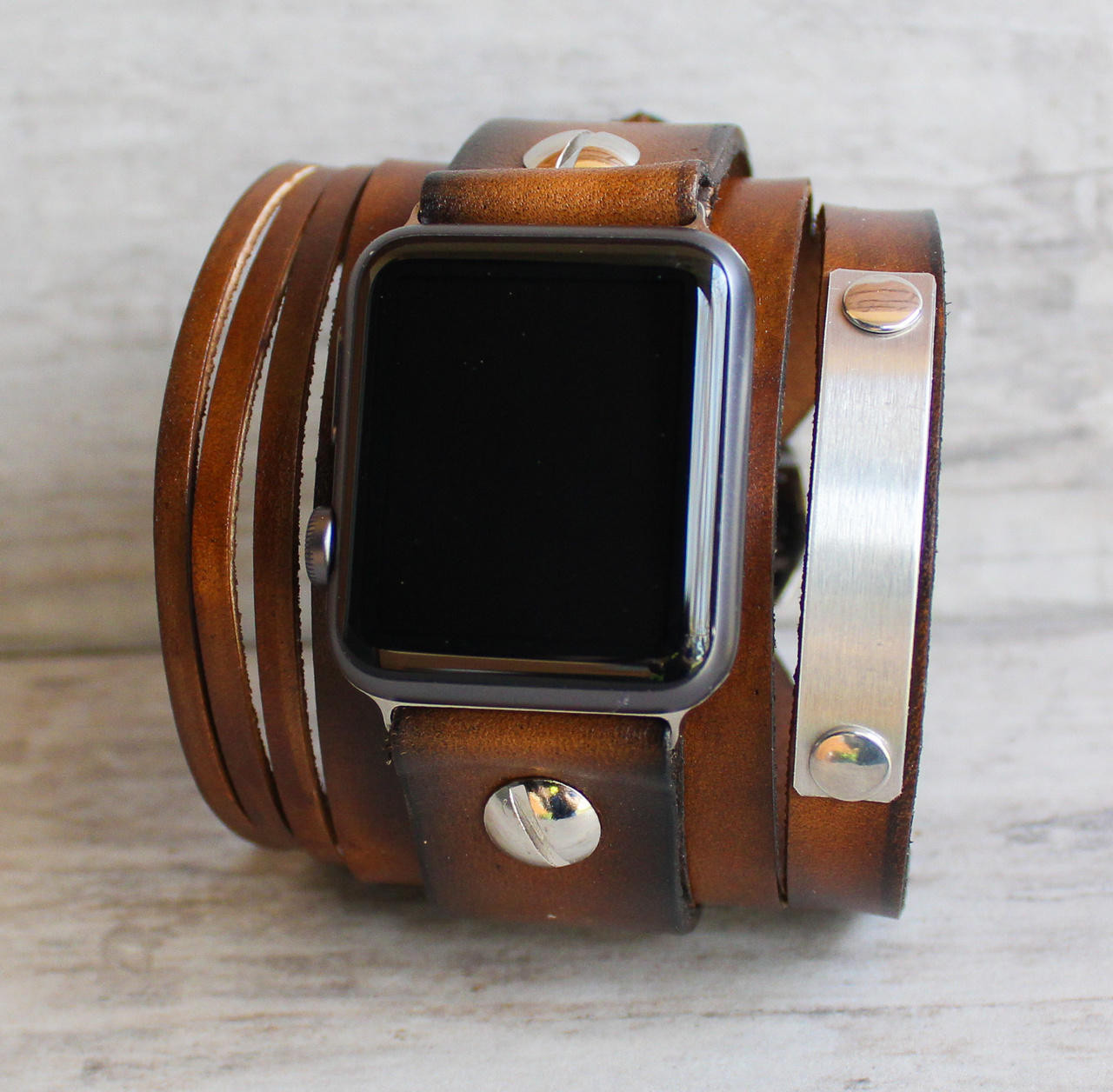 An application scenario or product detail of custom leather apple watch bands - Image 20