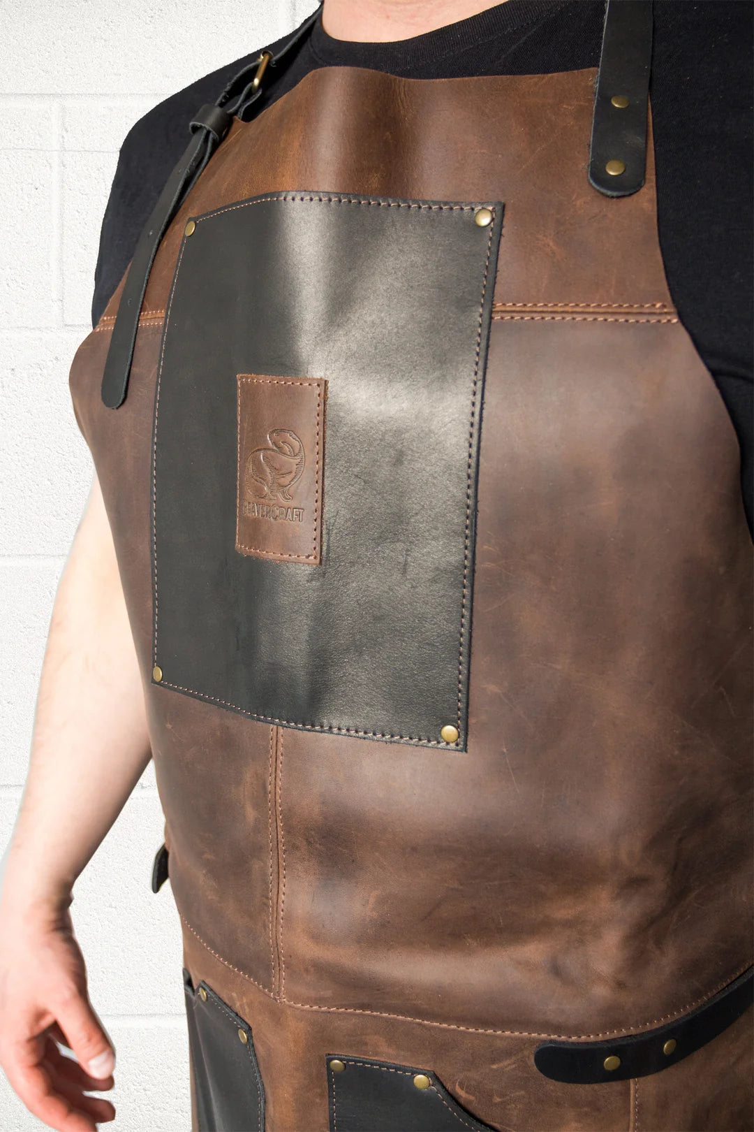 An application scenario or product detail of custom leather apron - Image 14