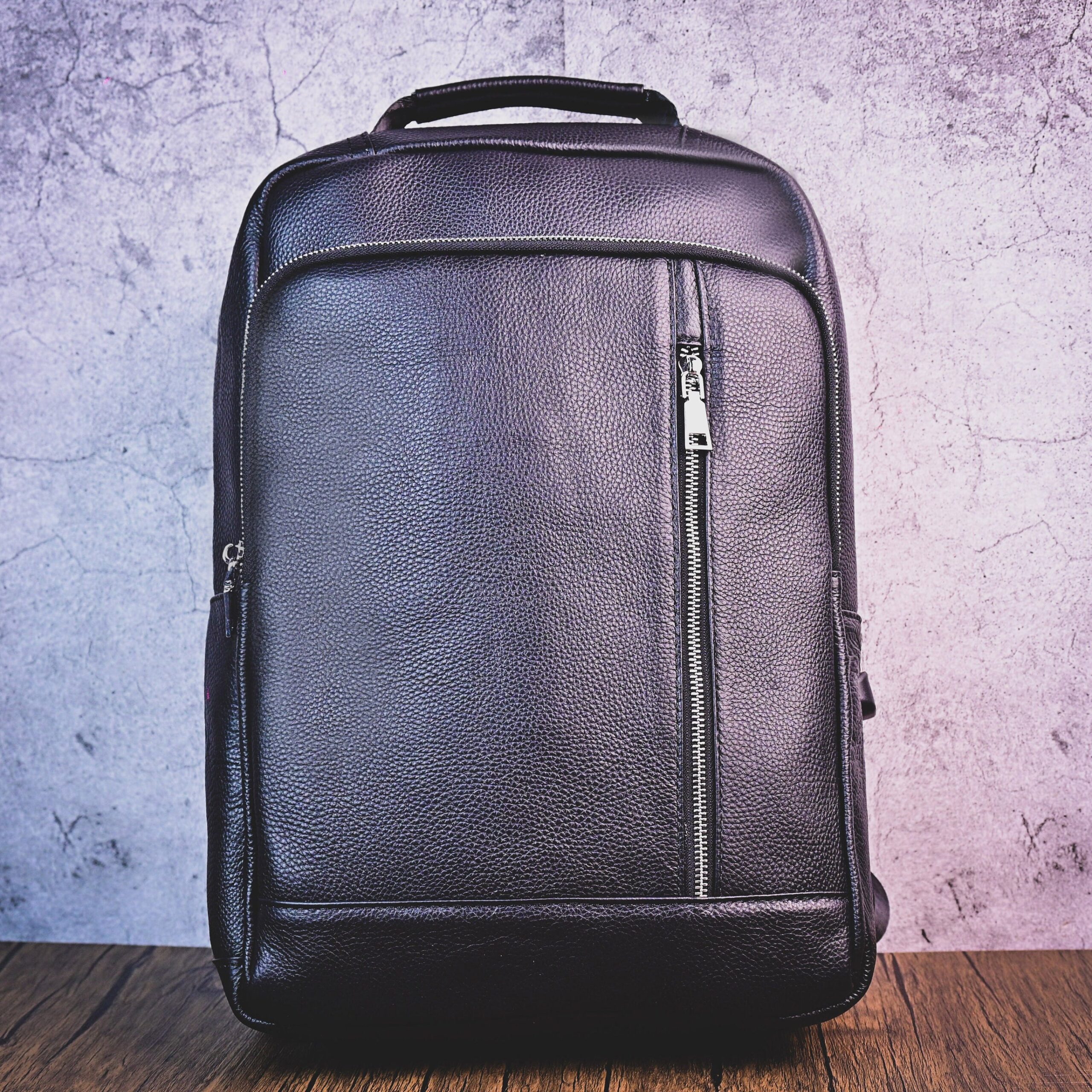 An application scenario or product detail of custom leather backpack - Image 17