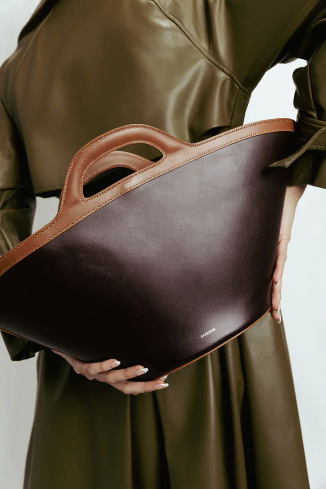 An application scenario or product detail of custom leather bag manufacturers - Image 10