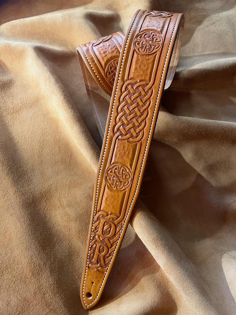An application scenario or product detail of custom leather bands - Image 18