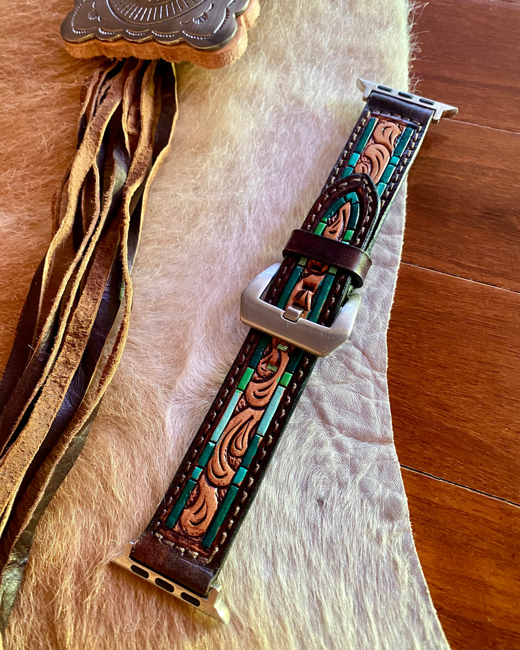 An application scenario or product detail of custom leather bands - Image 23