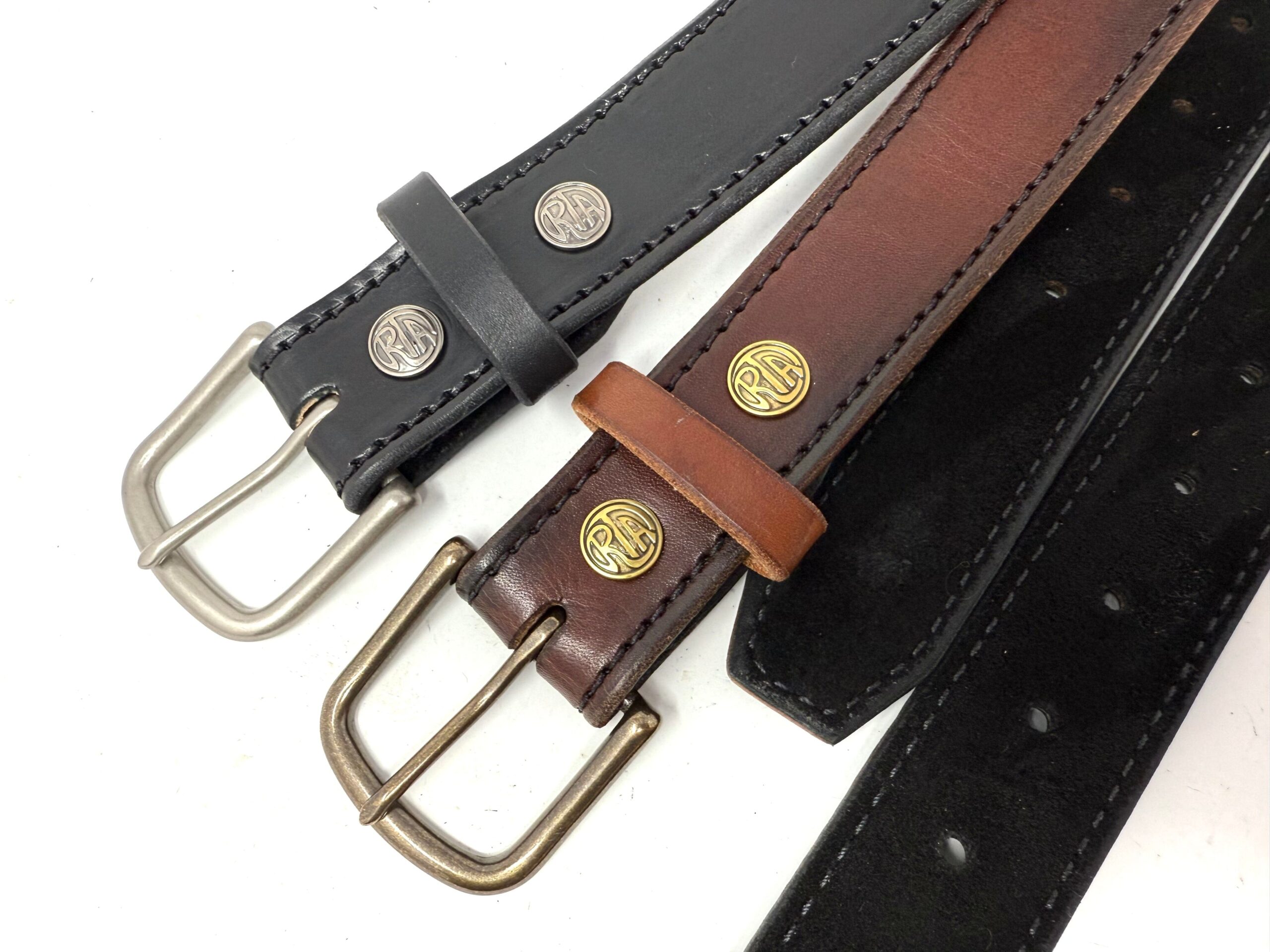 An application scenario or product detail of custom leather belts and buckles - Image 15