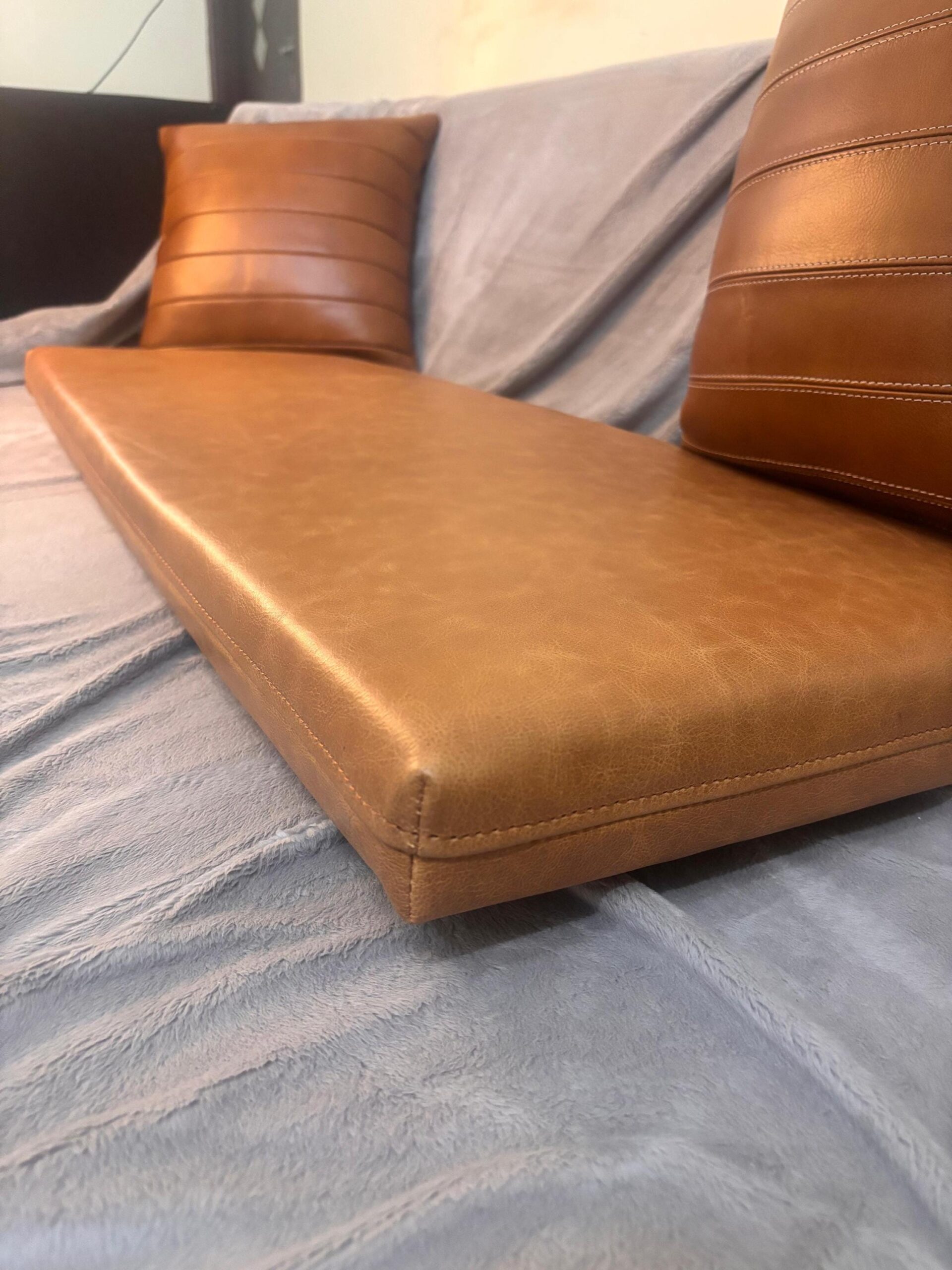 An application scenario or product detail of custom leather bench cushion - Image 6
