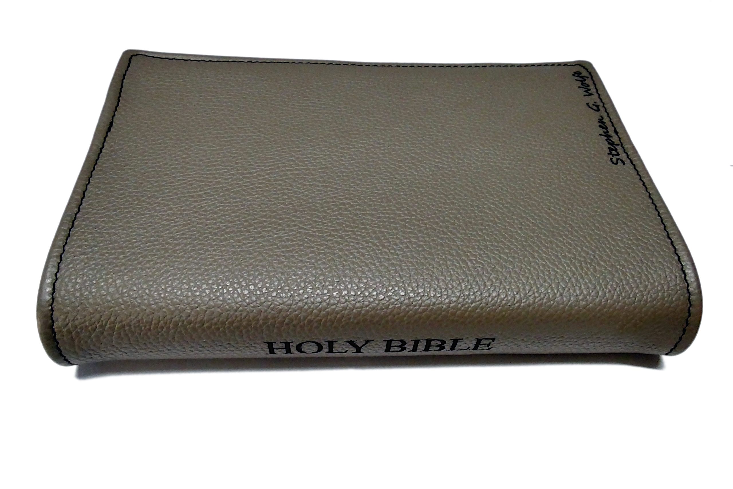 An application scenario or product detail of custom leather bible - Image 10