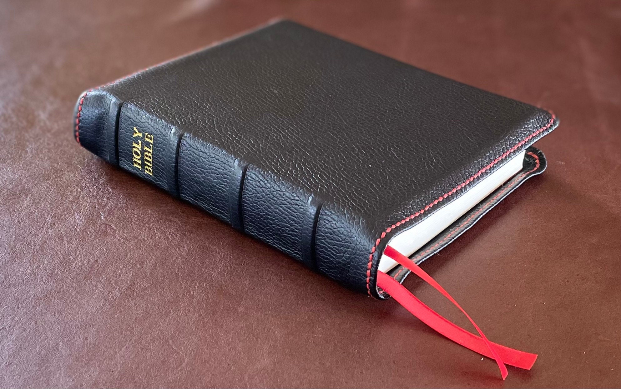 An application scenario or product detail of custom leather bible - Image 12