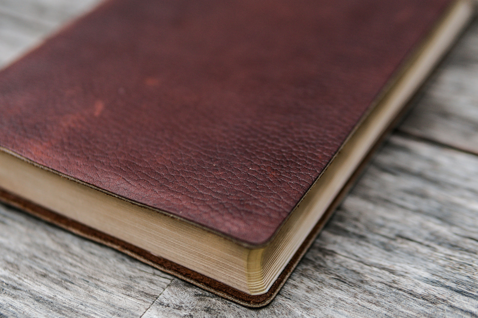 An application scenario or product detail of custom leather bible - Image 14