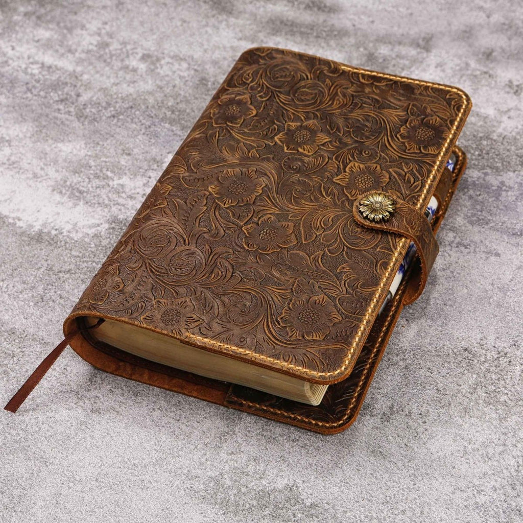 An application scenario or product detail of custom leather bible cases - Image 5