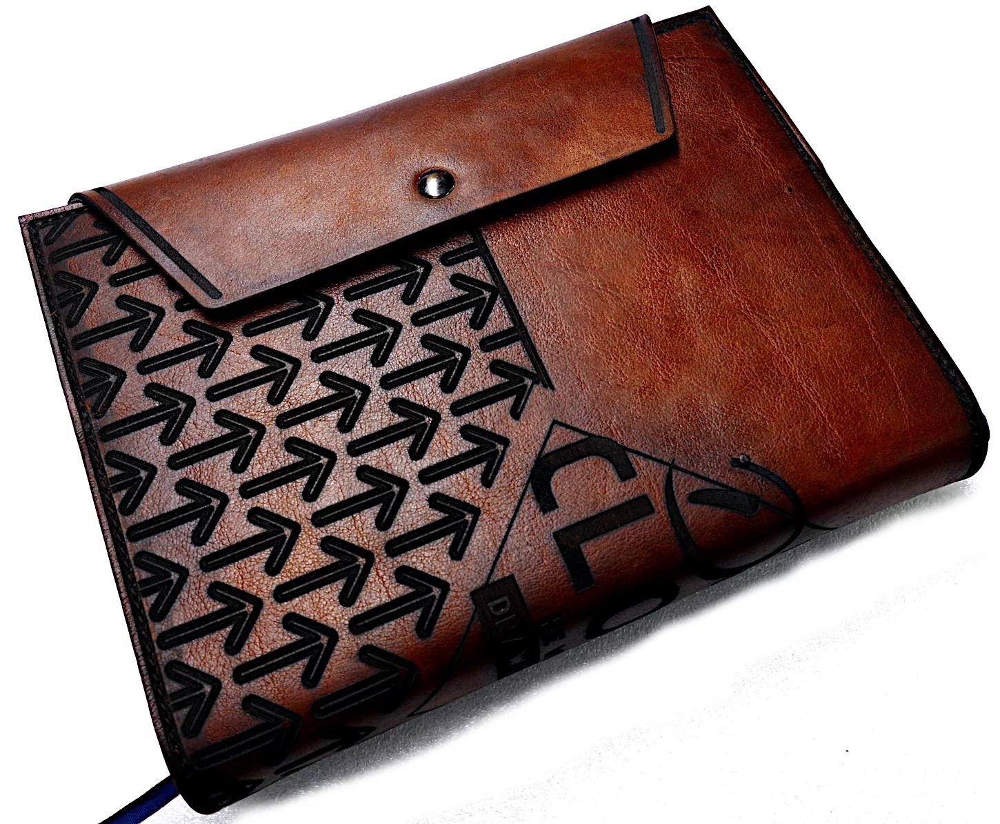 An application scenario or product detail of custom leather bible cases - Image 7