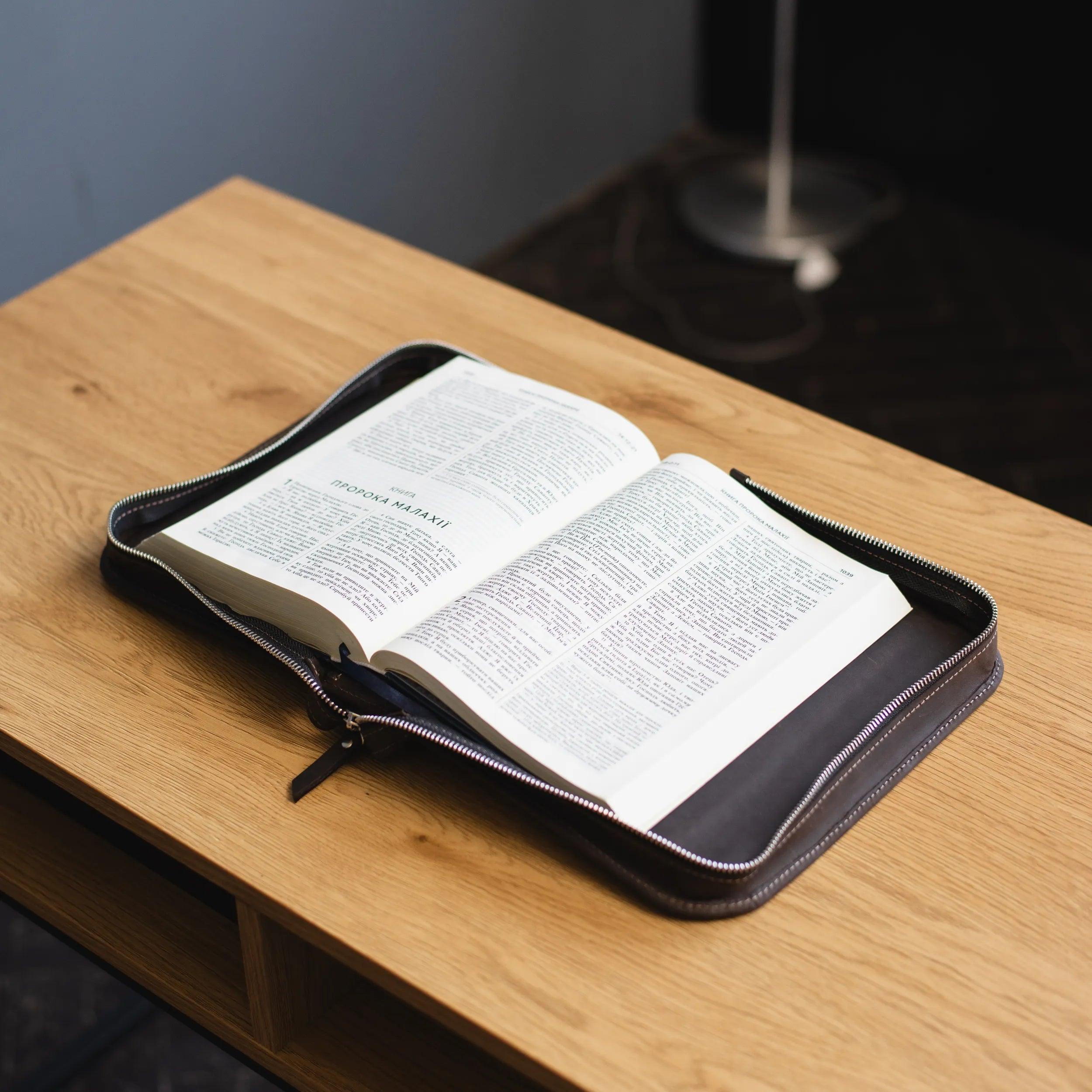 An application scenario or product detail of custom leather bible cases - Image 10