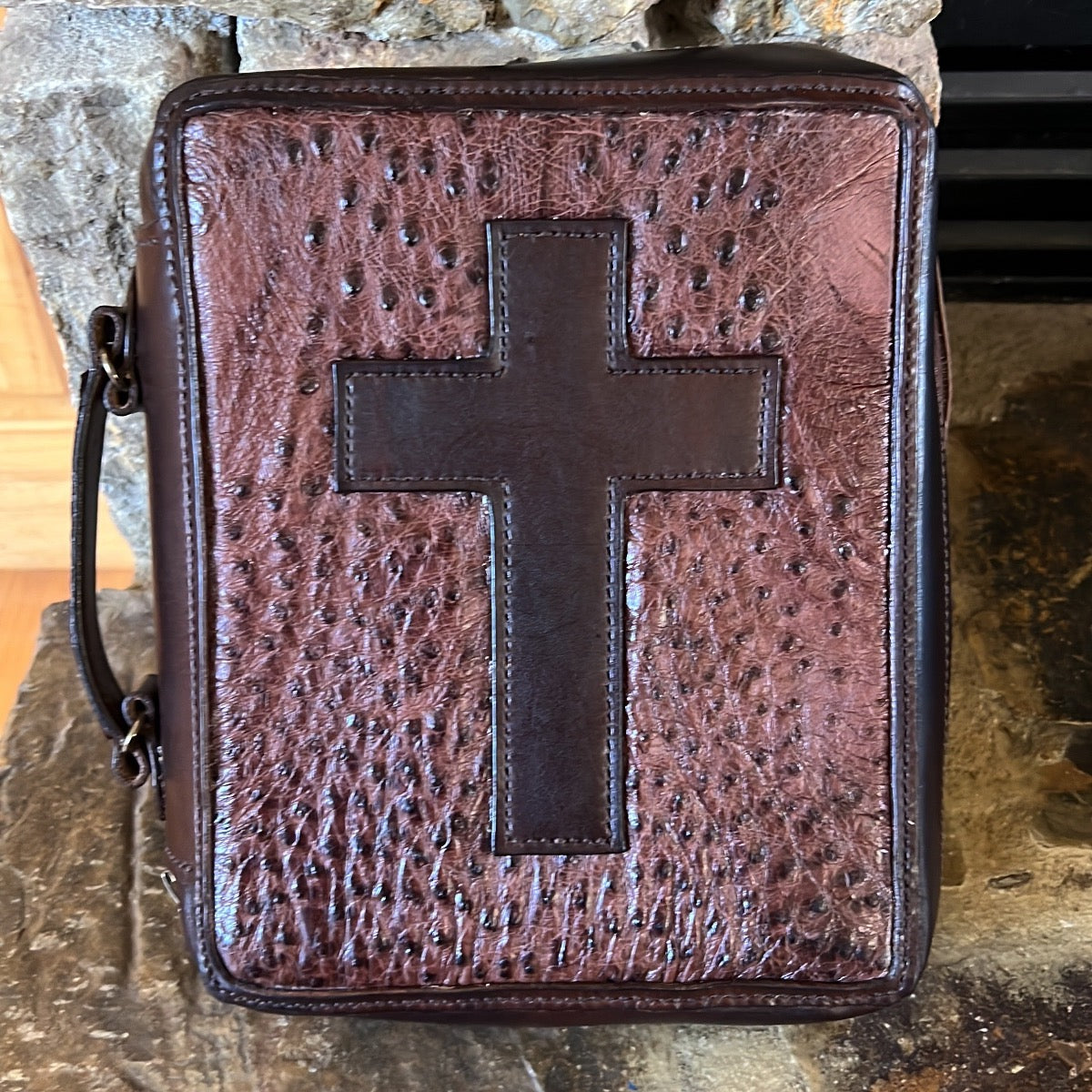 An application scenario or product detail of custom leather bible cover - Image 11