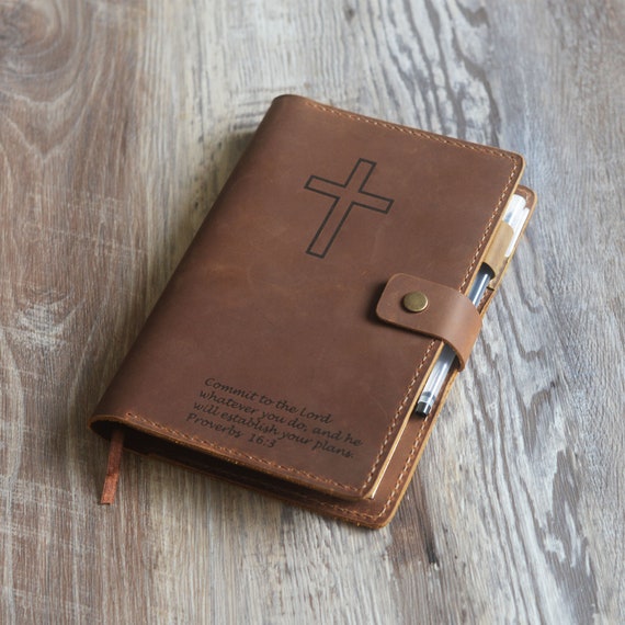 An application scenario or product detail of custom leather bible covers - Image 3