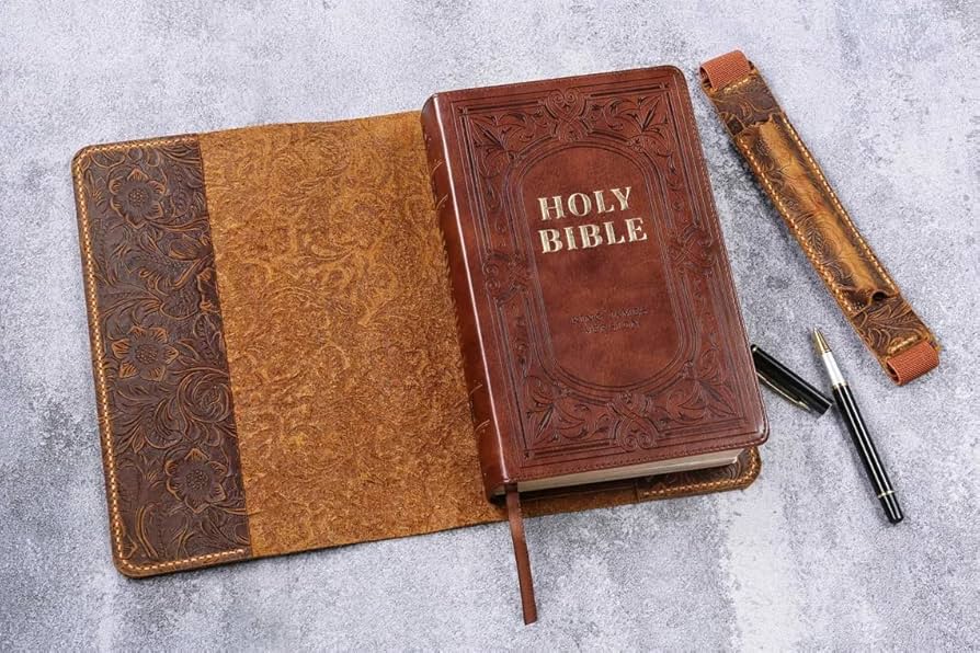An application scenario or product detail of custom leather bible covers - Image 15