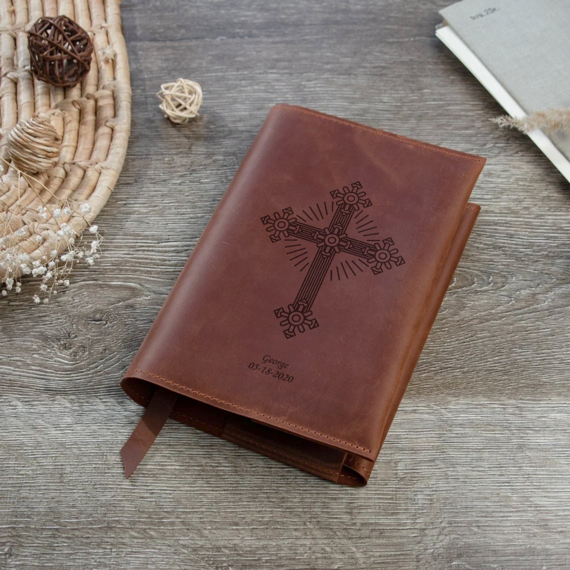An application scenario or product detail of custom leather bible covers - Image 16