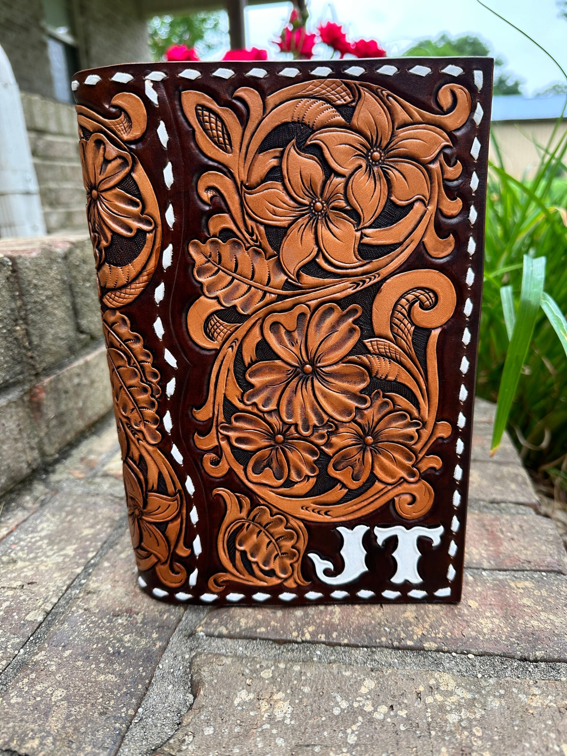 An application scenario or product detail of custom leather bible covers - Image 17
